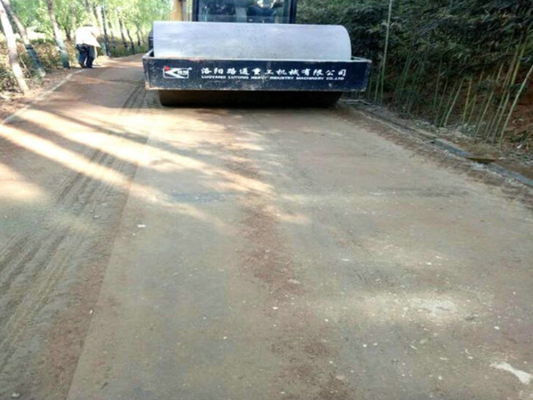 河南洛阳生态园区道路固化